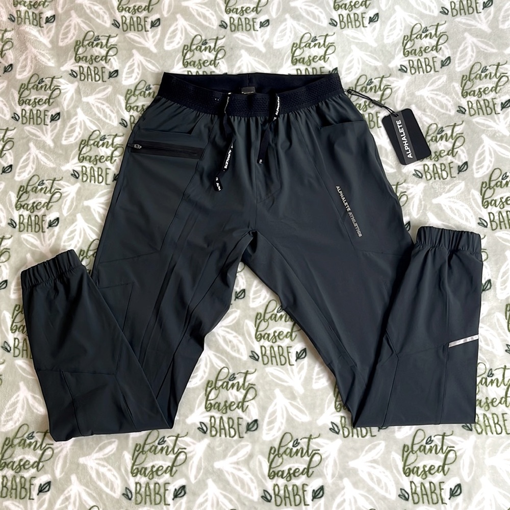 Alphalete Men’s Infinity Studio Joggers- Hunter Green (XS)